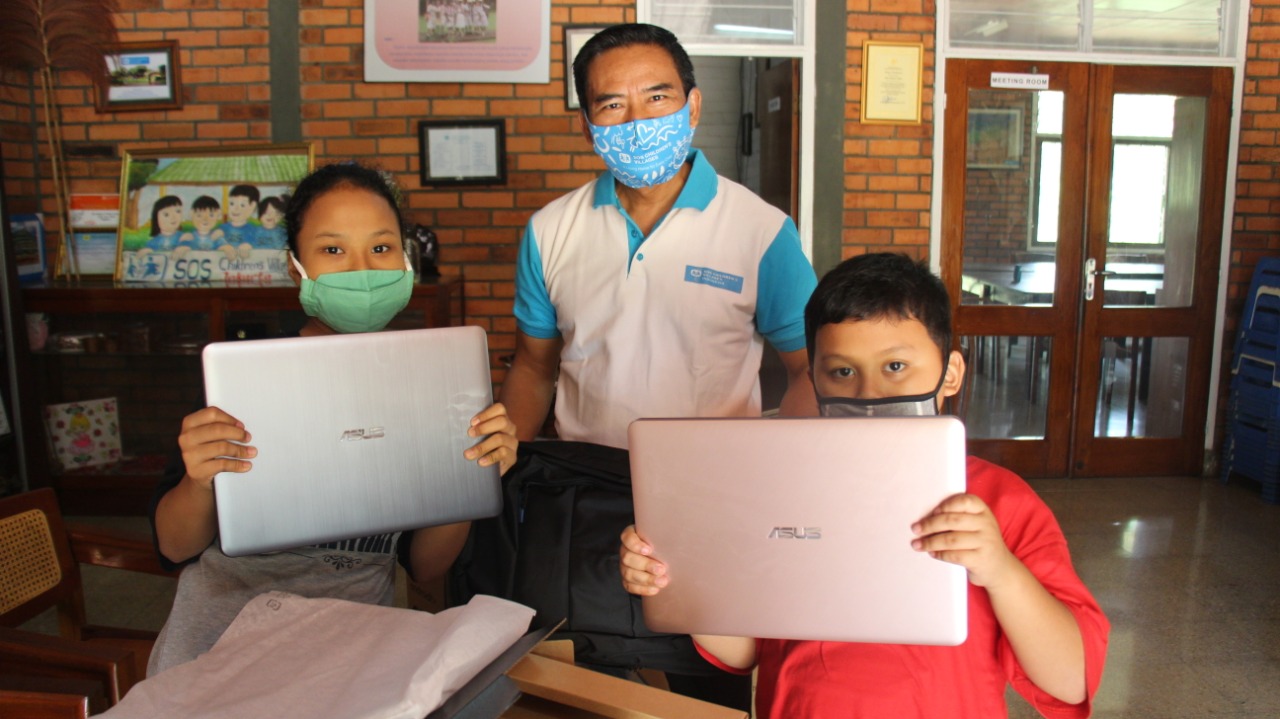 MPMX Salurkan Bantuan Perlengkapan Belajar Online di 3 Kota Melalui SOS Children’s Villages Indonesia
